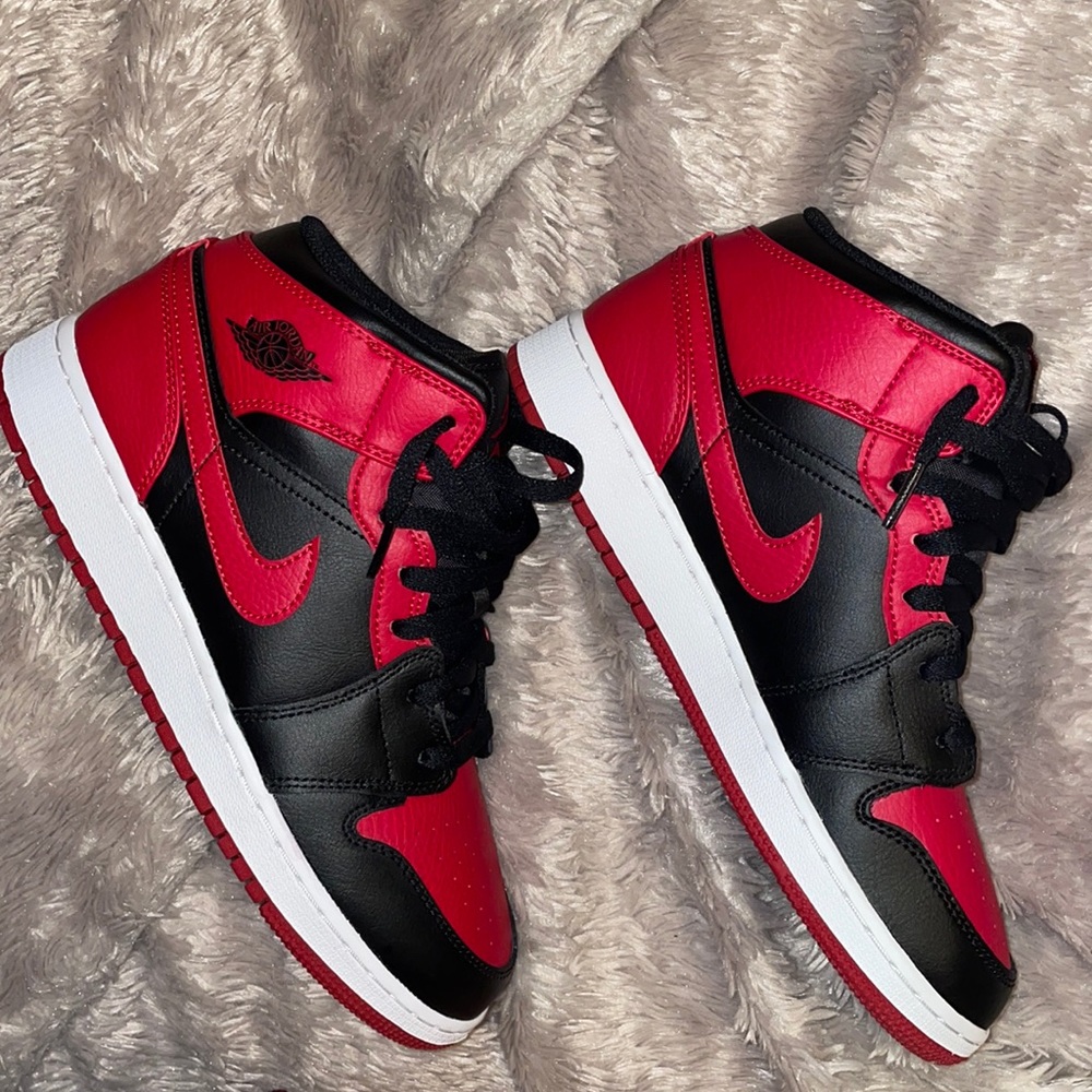 Jordan 1’s Mid. Red and Black.
